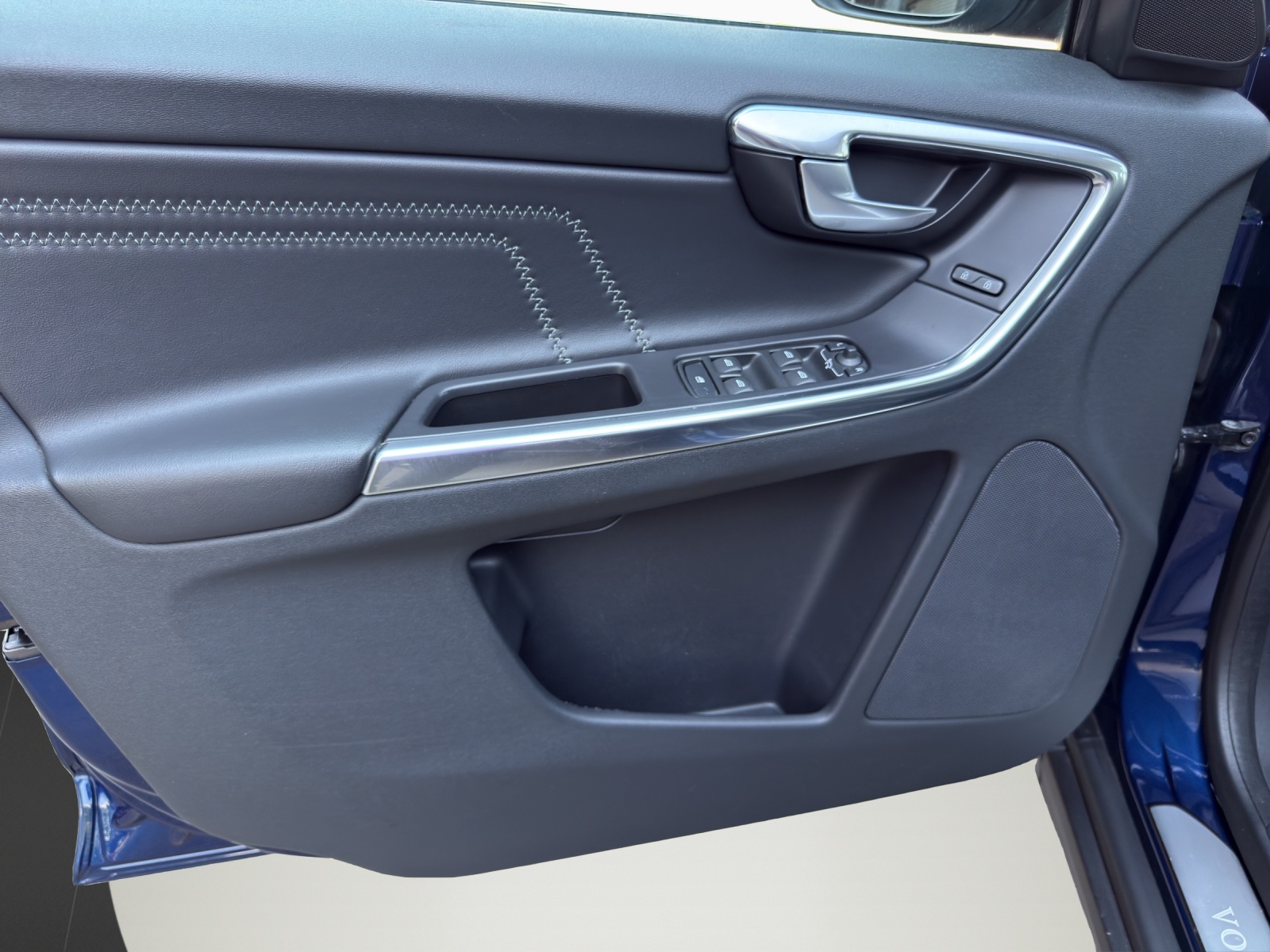 VOLVO XC60 D5 AWD OceanRace Geartronic-image-9