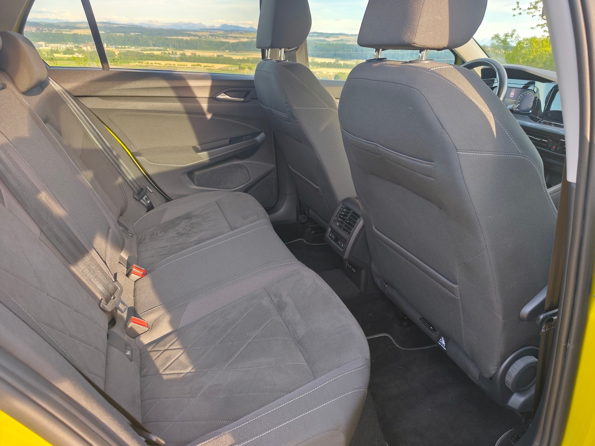 VW Golf 1.5 TSI ACT First Edition-image-14