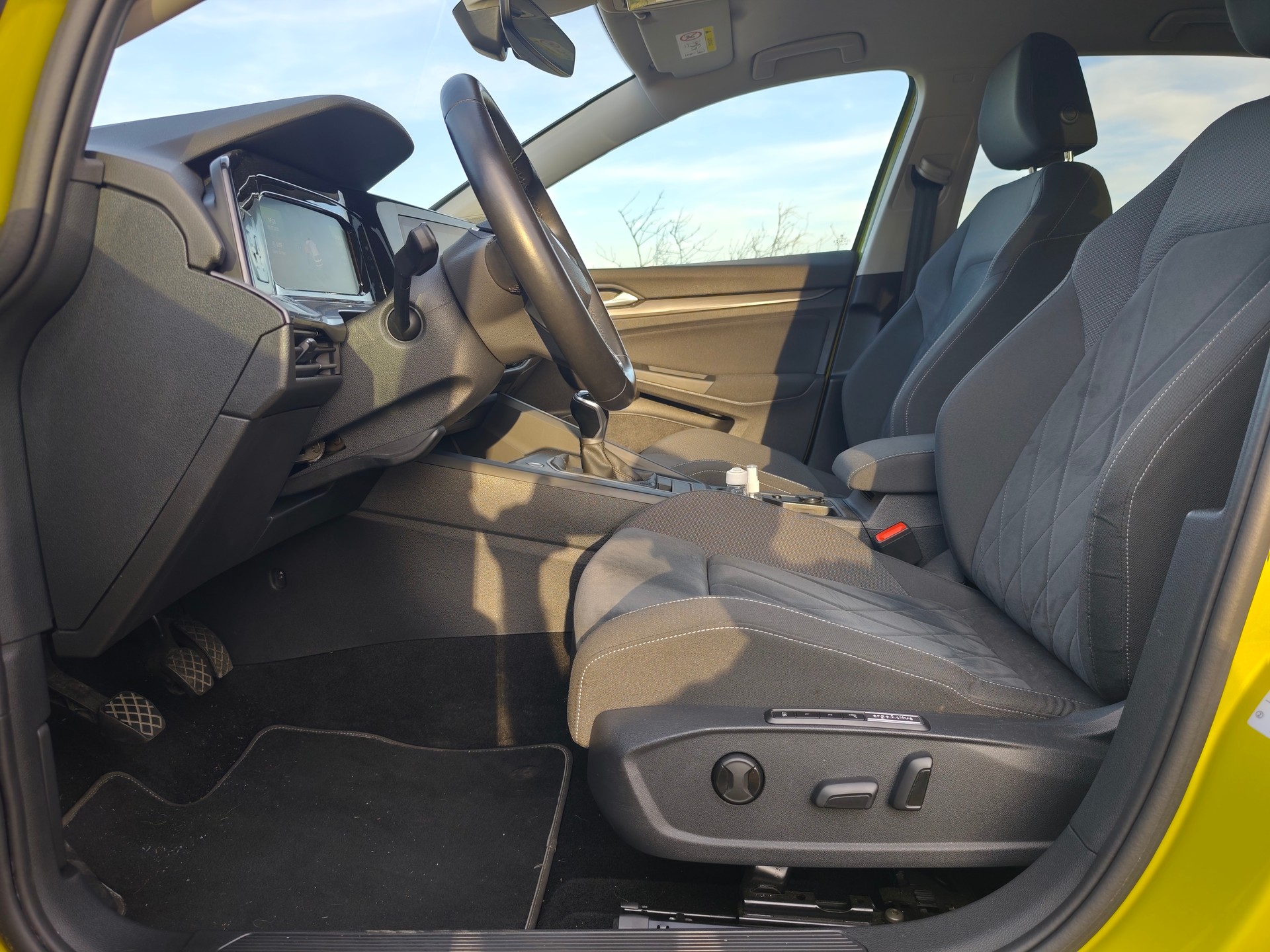 VW Golf 1.5 TSI ACT First Edition-image-12