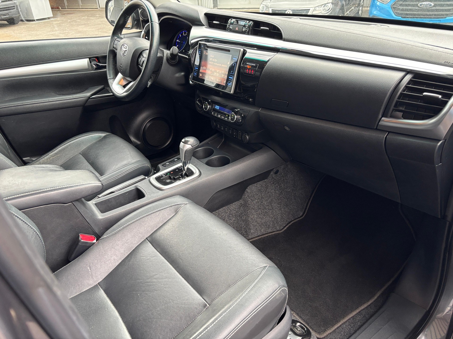 TOYOTA Hilux 2.4 D-4D Sol Premium-image-8