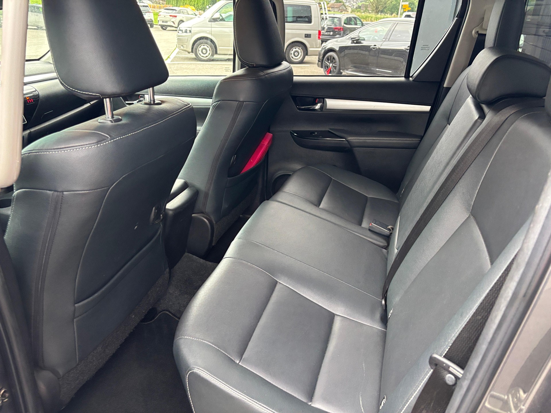 TOYOTA Hilux 2.4 D-4D Sol Premium-image-9