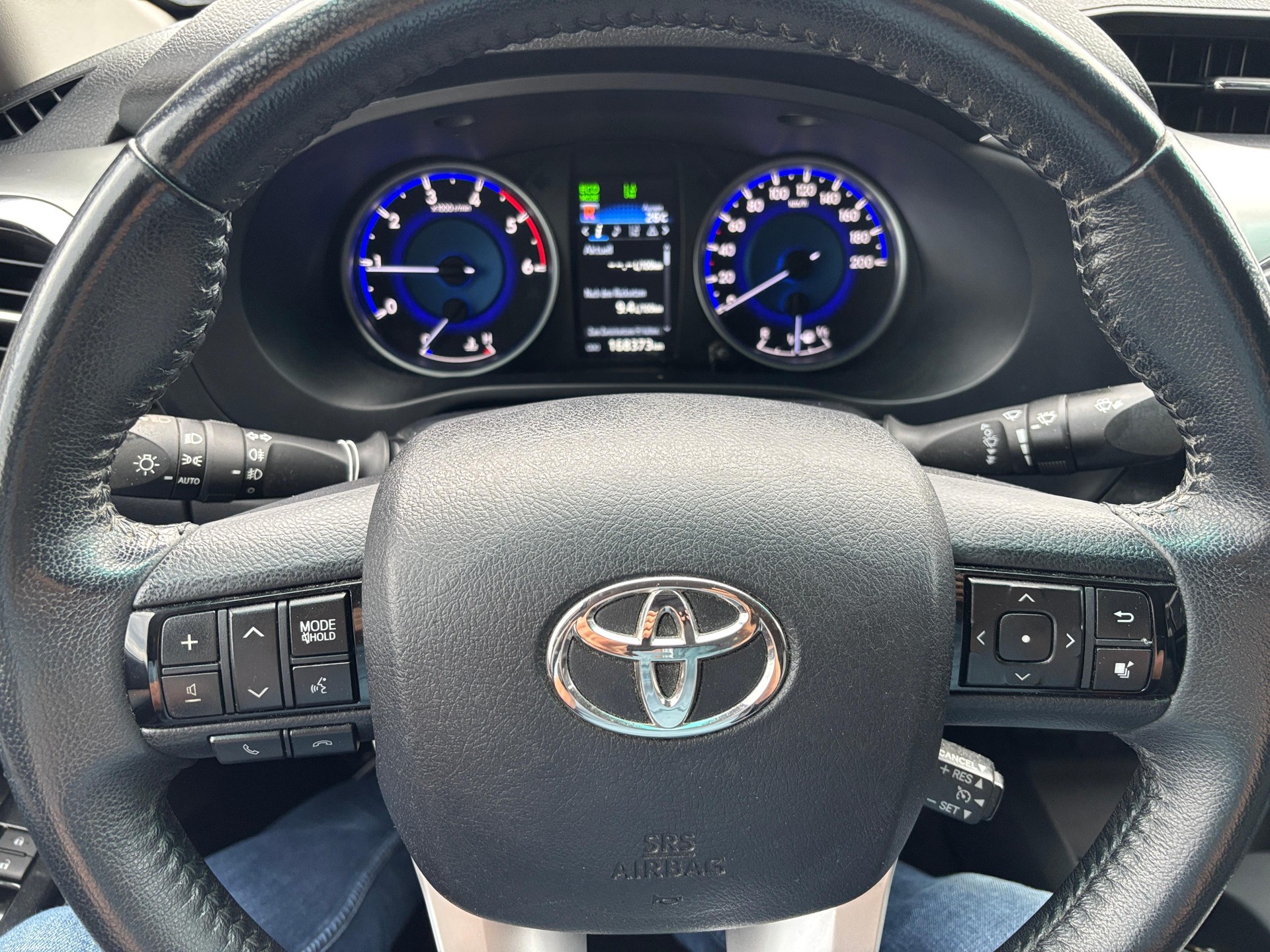 TOYOTA Hilux 2.4 D-4D Sol Premium-image-12