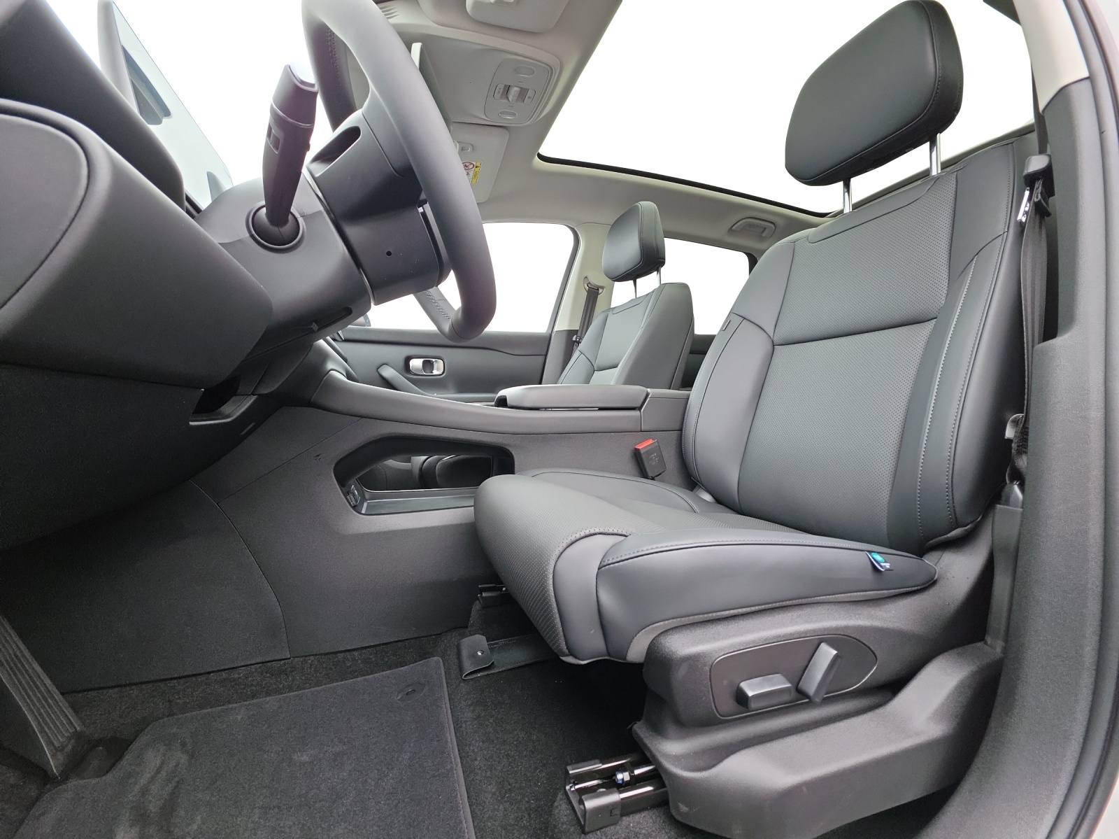 LEAPMOTOR C10 EV AWD-image-7