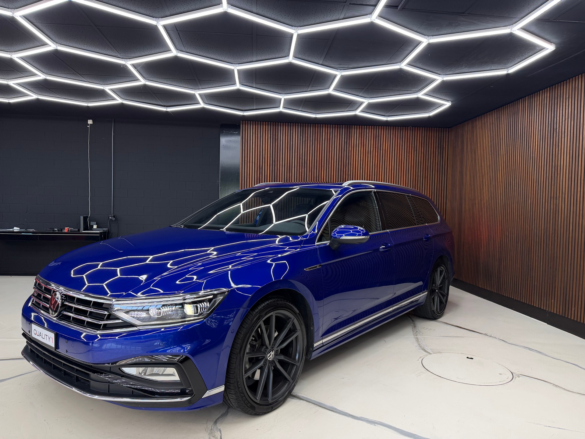 VW Passat 2.0 Diesel 4 Motion R-line-image-0