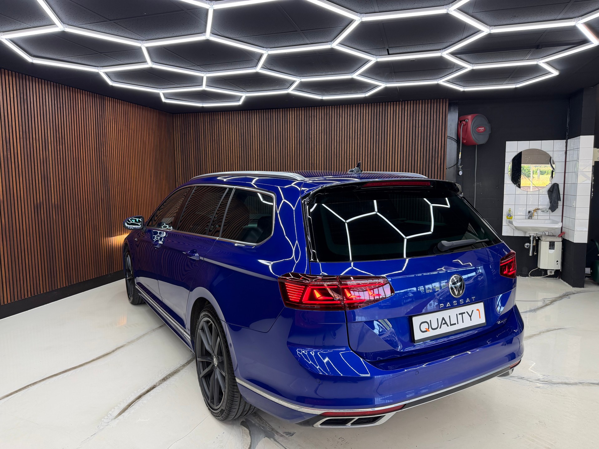 VW Passat 2.0 Diesel 4 Motion R-line-image-8