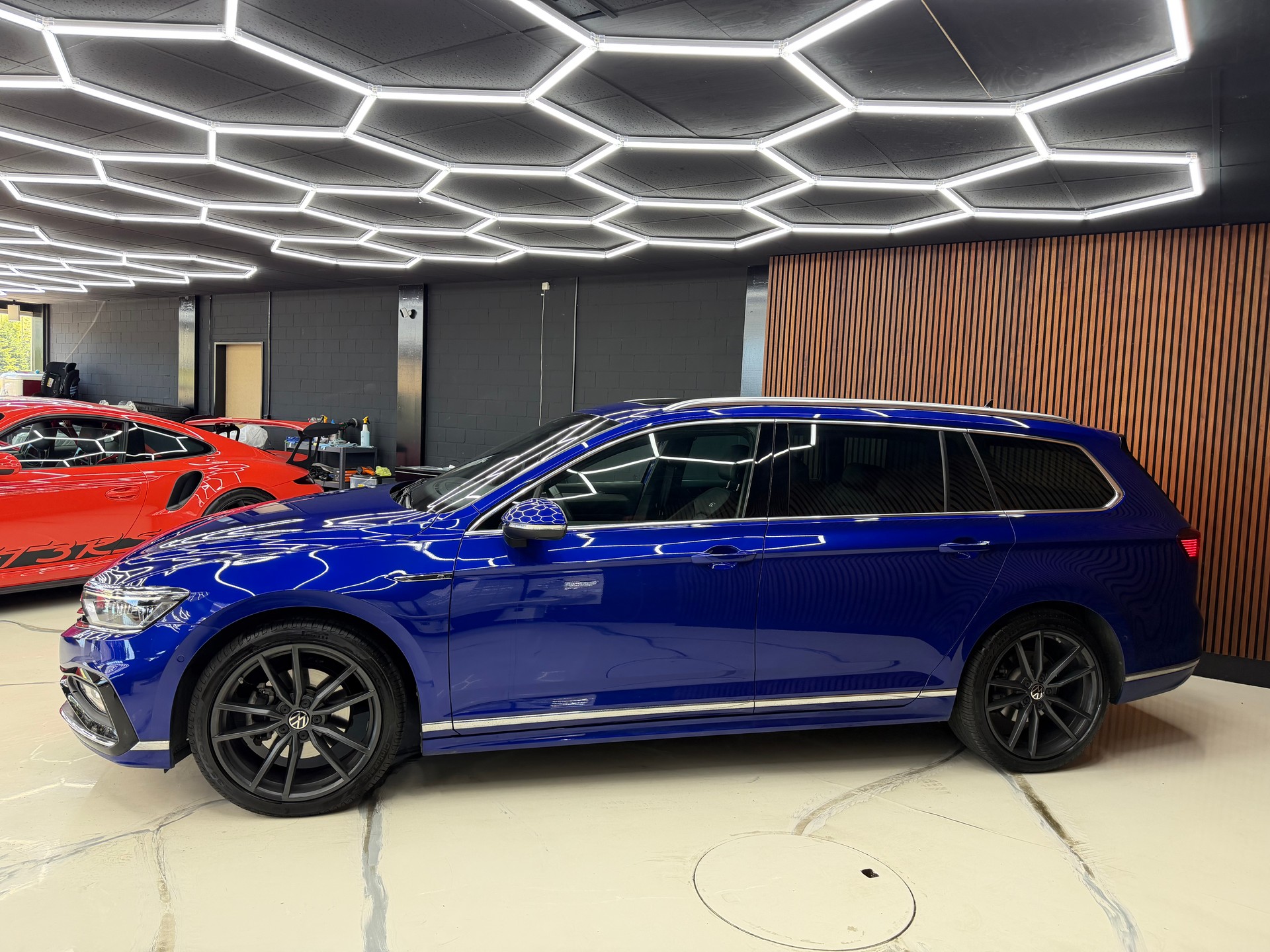 VW Passat 2.0 Diesel 4 Motion R-line-image-4