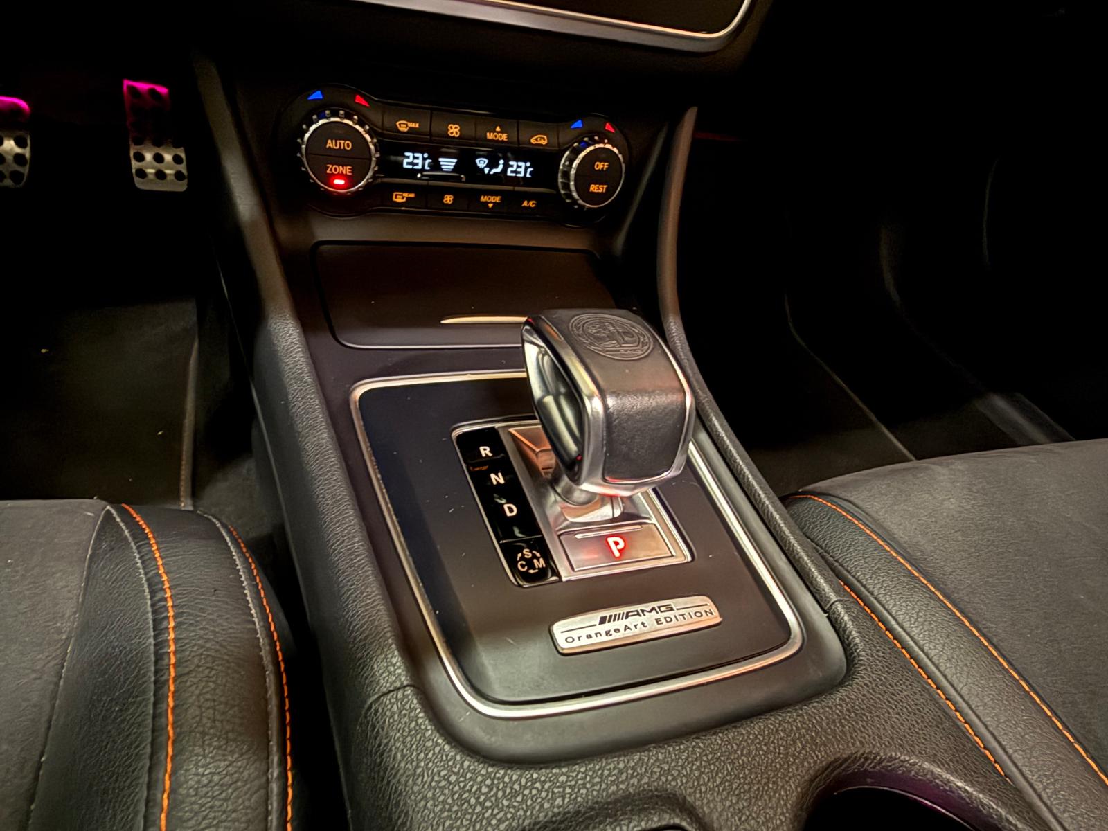 MERCEDES-BENZ CLA Shooting Brake 45 AMG 4Matic Speedshift-image-24