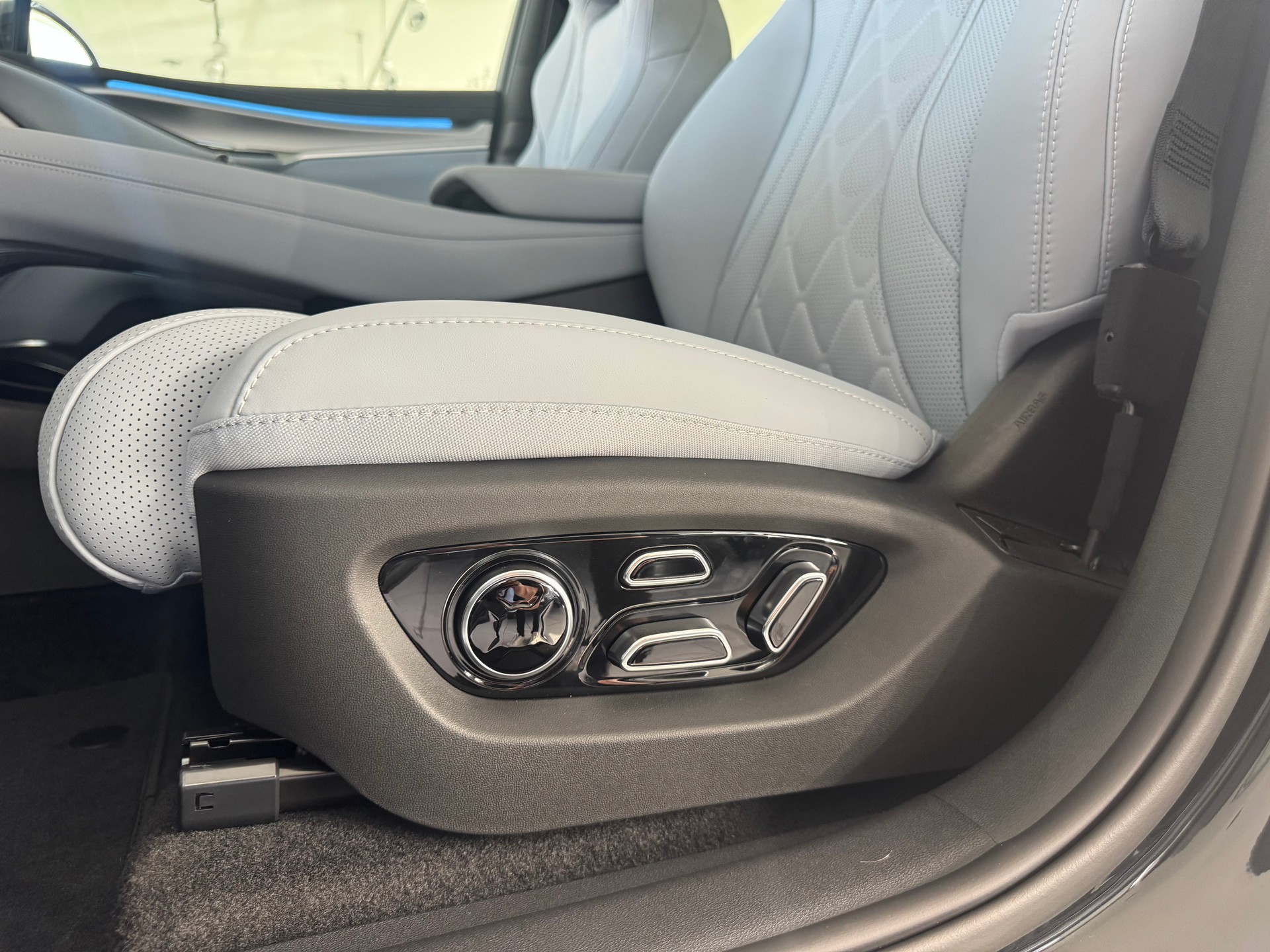 BYD Sealion 7 91,3 kWh Excellence AWD-image-13