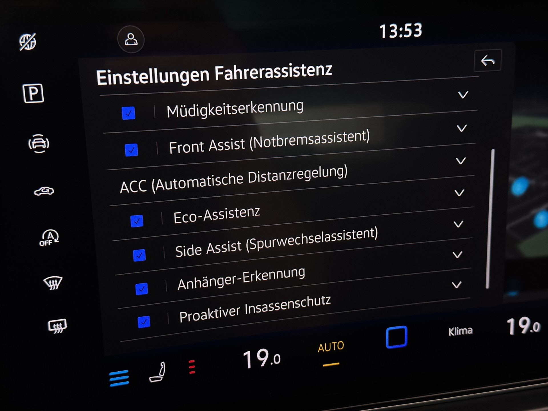 VW Touareg 3.0 TDI R-Line Tiptronic "5J.-Gar.-AHK-Luftfed.-Head Up-Pano-Standheizung"-image-22
