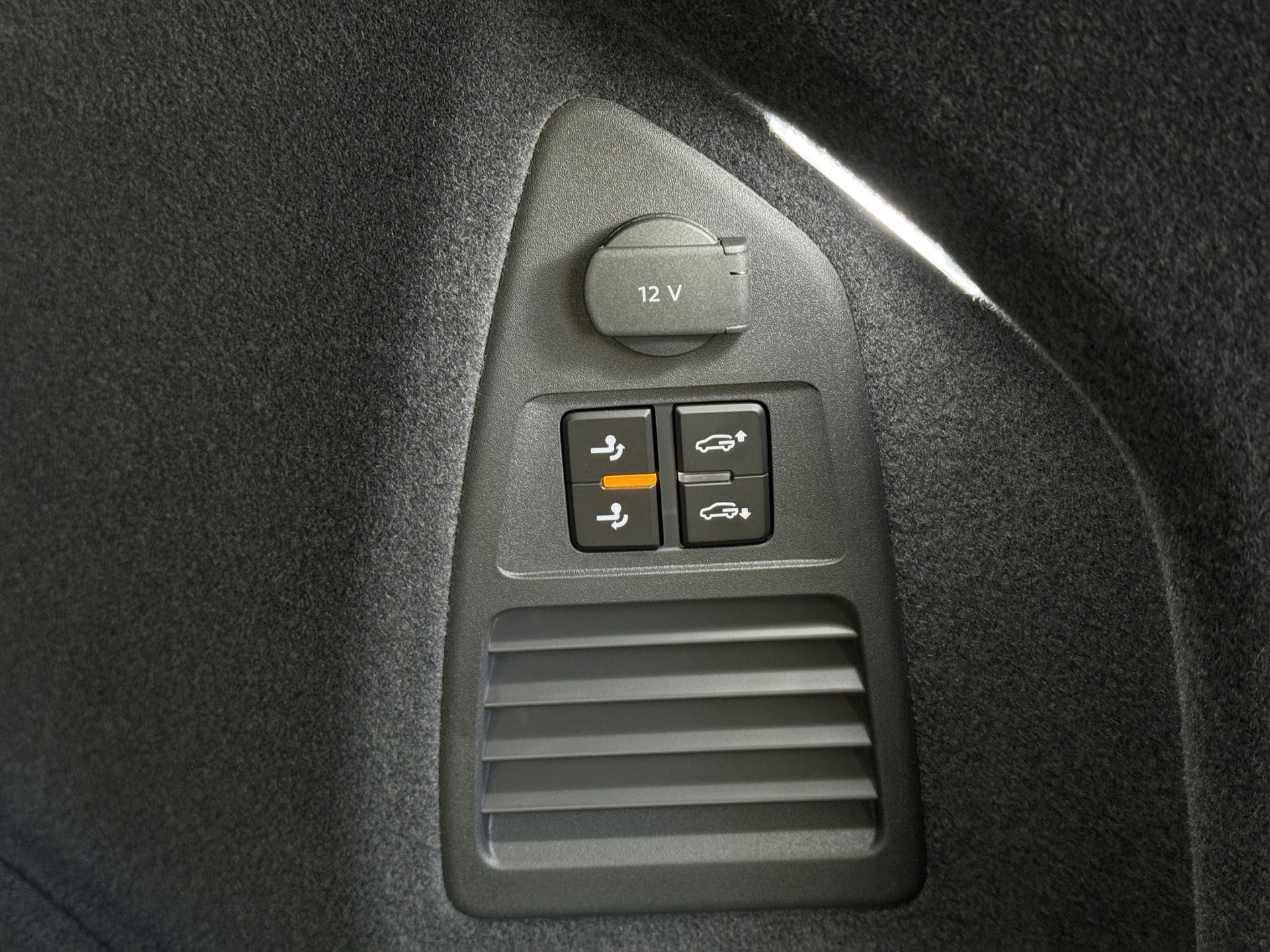 VW Touareg 3.0 TDI R-Line Tiptronic "5J.-Gar.-AHK-Luftfed.-Head Up-Pano-Standheizung"-image-27