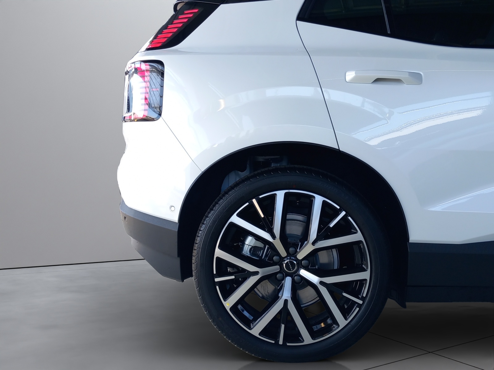 VOLVO EX30 E60 Ultra-image-10