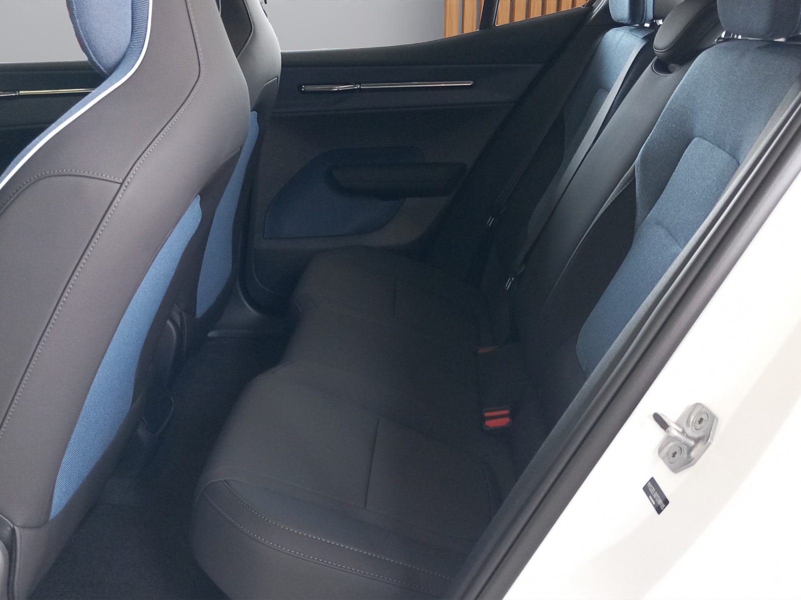 VOLVO EX30 E60 Ultra-image-13