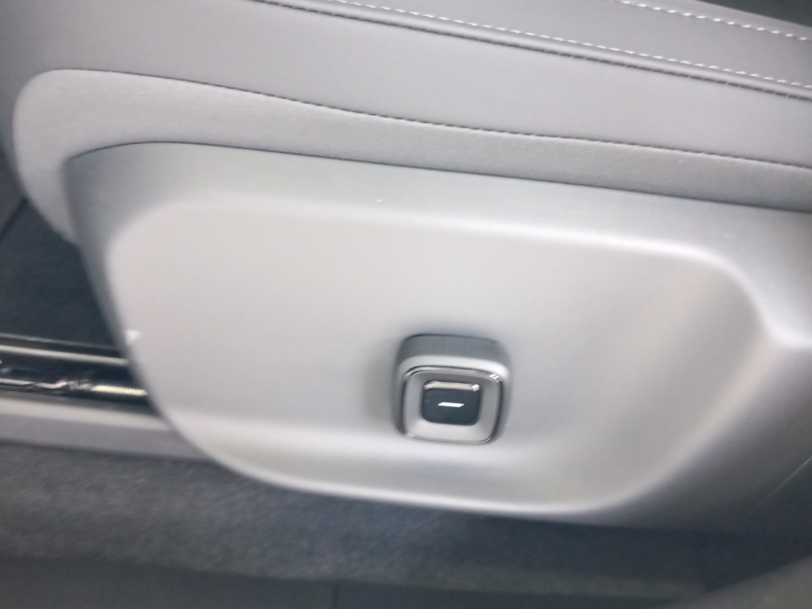 VOLVO EX30 E60 Ultra-image-25