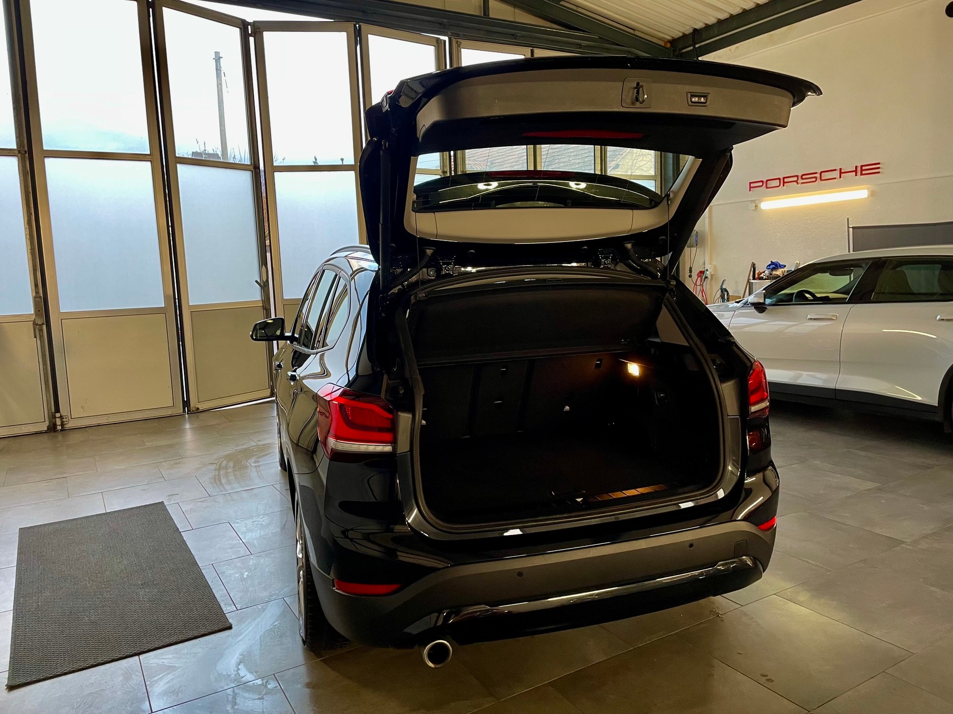 BMW X1 xDrive 25e Steptronic-image-5