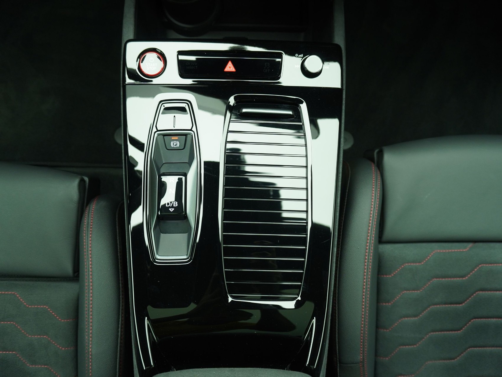 AUDI S6 e-tron Avant quattro **Audi Werksgarantie bis 08/2030**-image-18