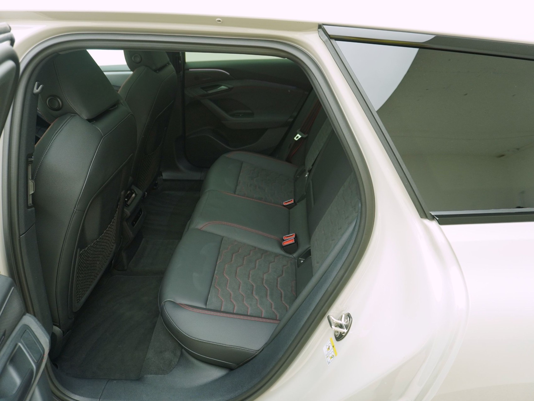 AUDI S6 e-tron Avant quattro **Audi Werksgarantie bis 08/2030**-image-11