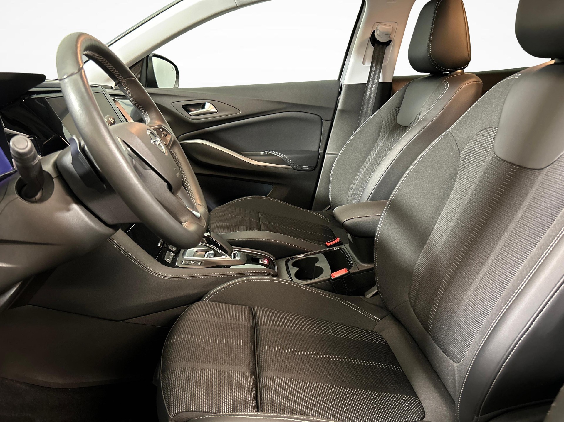 OPEL Grandland 1.6 T PHEV Elegance-showroom-element-3