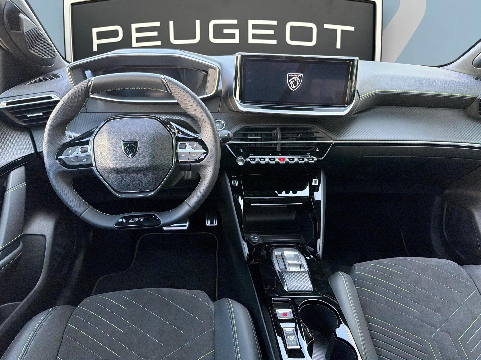 PEUGEOT 208 1.2 Hybrid 145 GT Exclusive-image-8