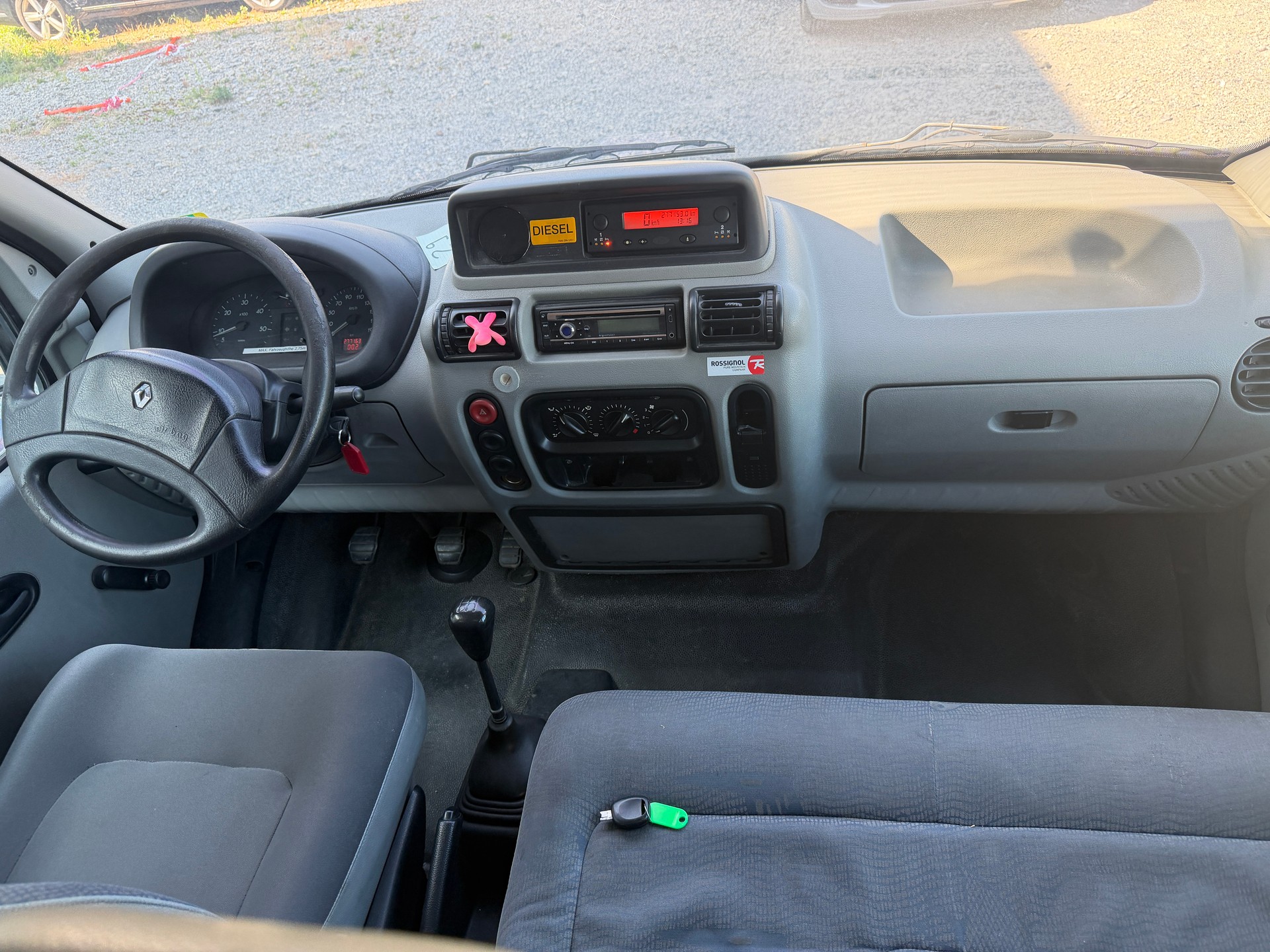 RENAULT T35 2.8tDi-image-8