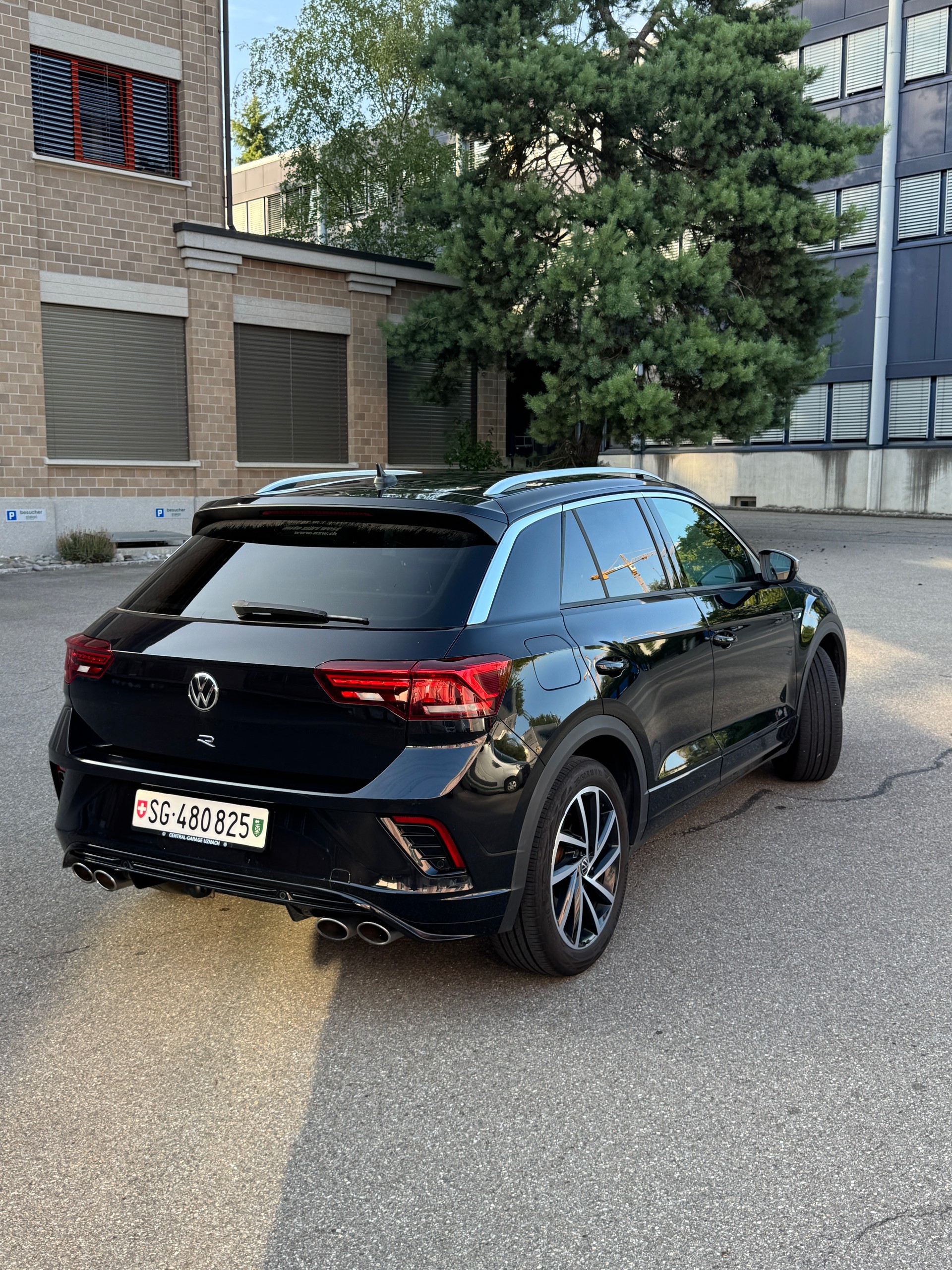 VW 2.0 TSI R DSG 4motion-image-1