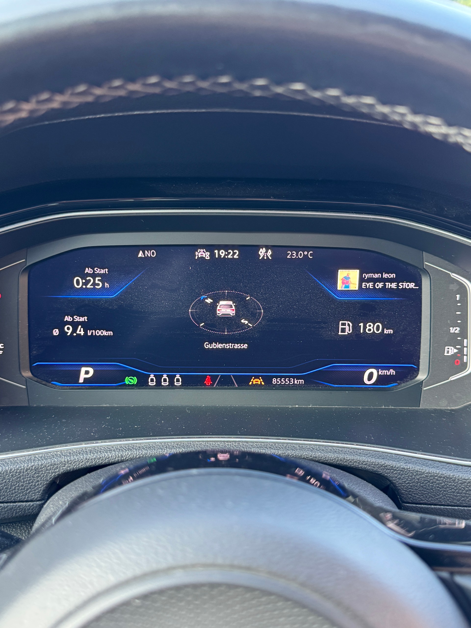 VW 2.0 TSI R DSG 4motion-image-4