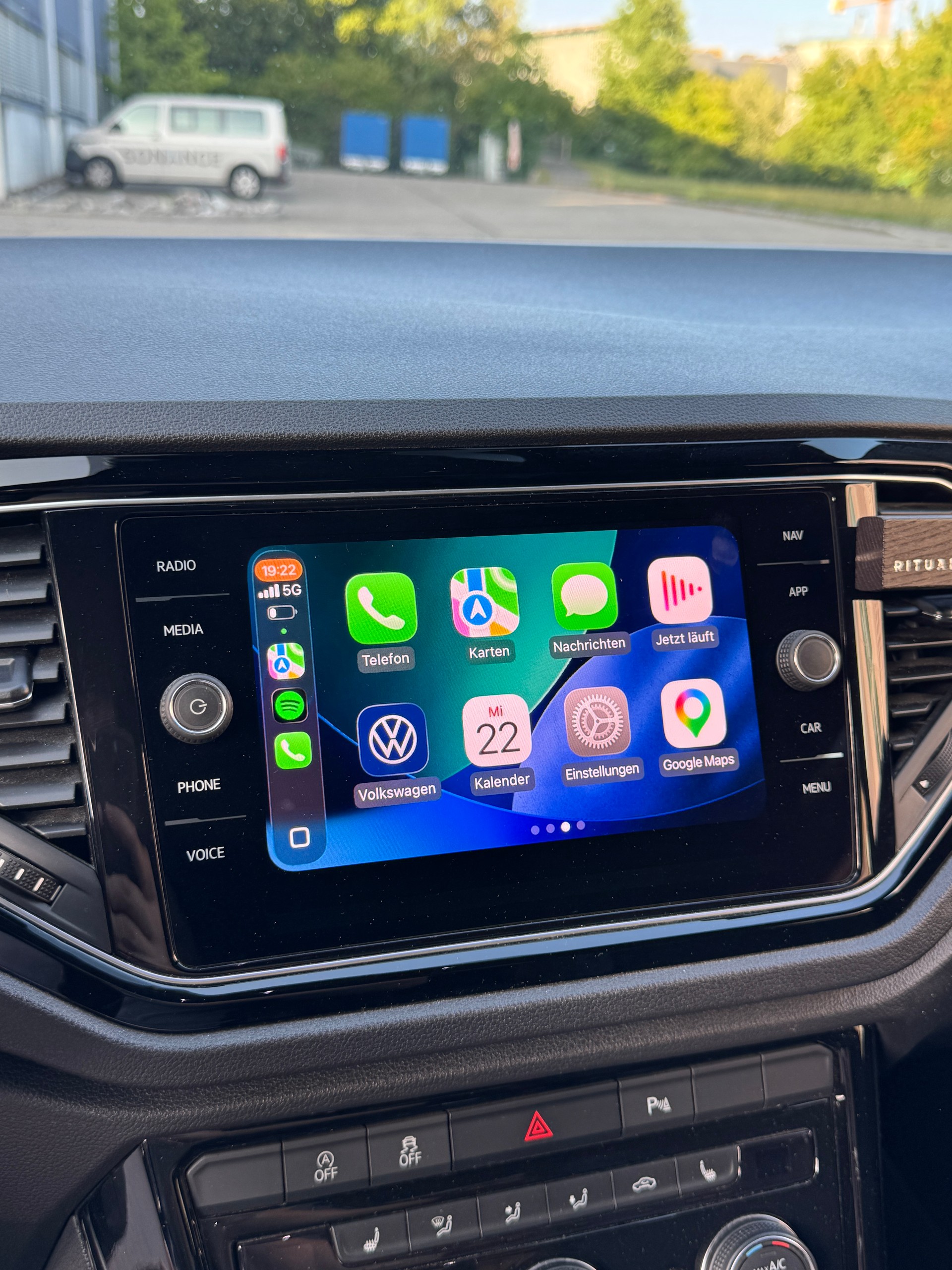 VW 2.0 TSI R DSG 4motion-image-5