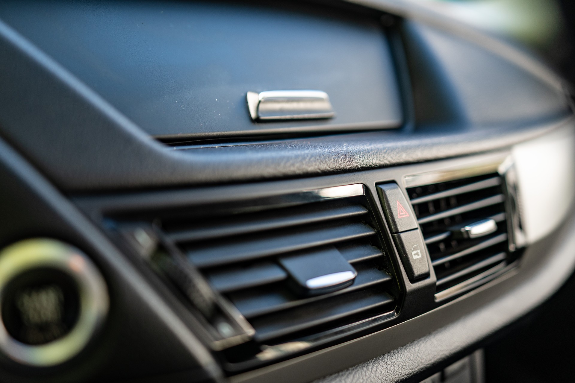 BMW 18d xDrive-image-10