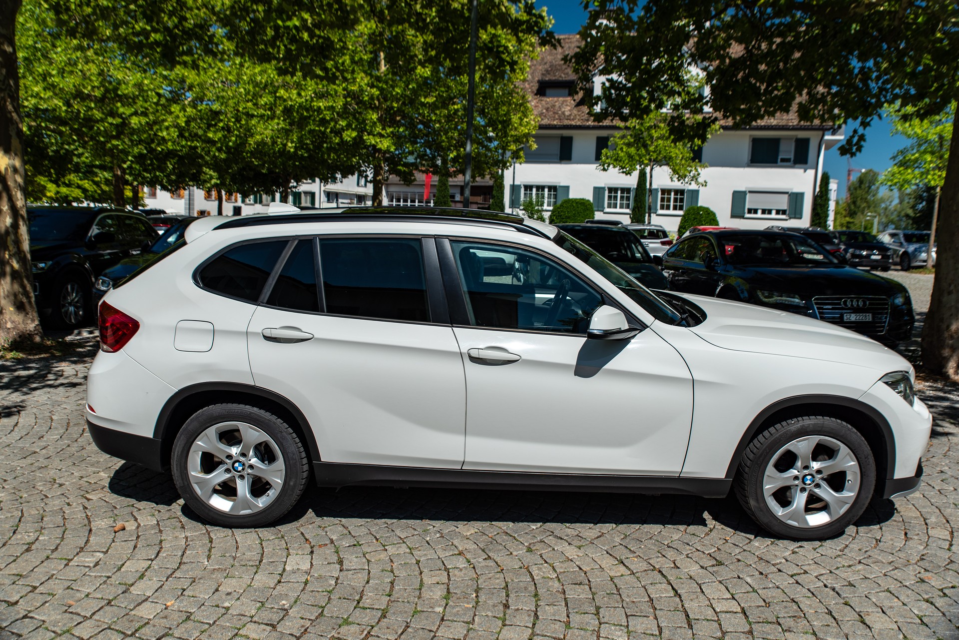 BMW 18d xDrive-image-4