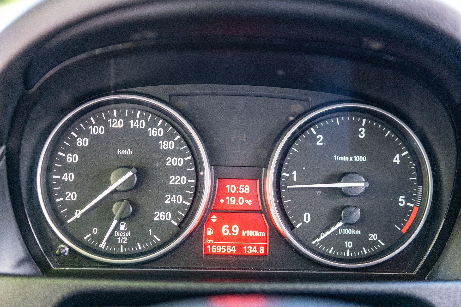 BMW 18d xDrive-image-7