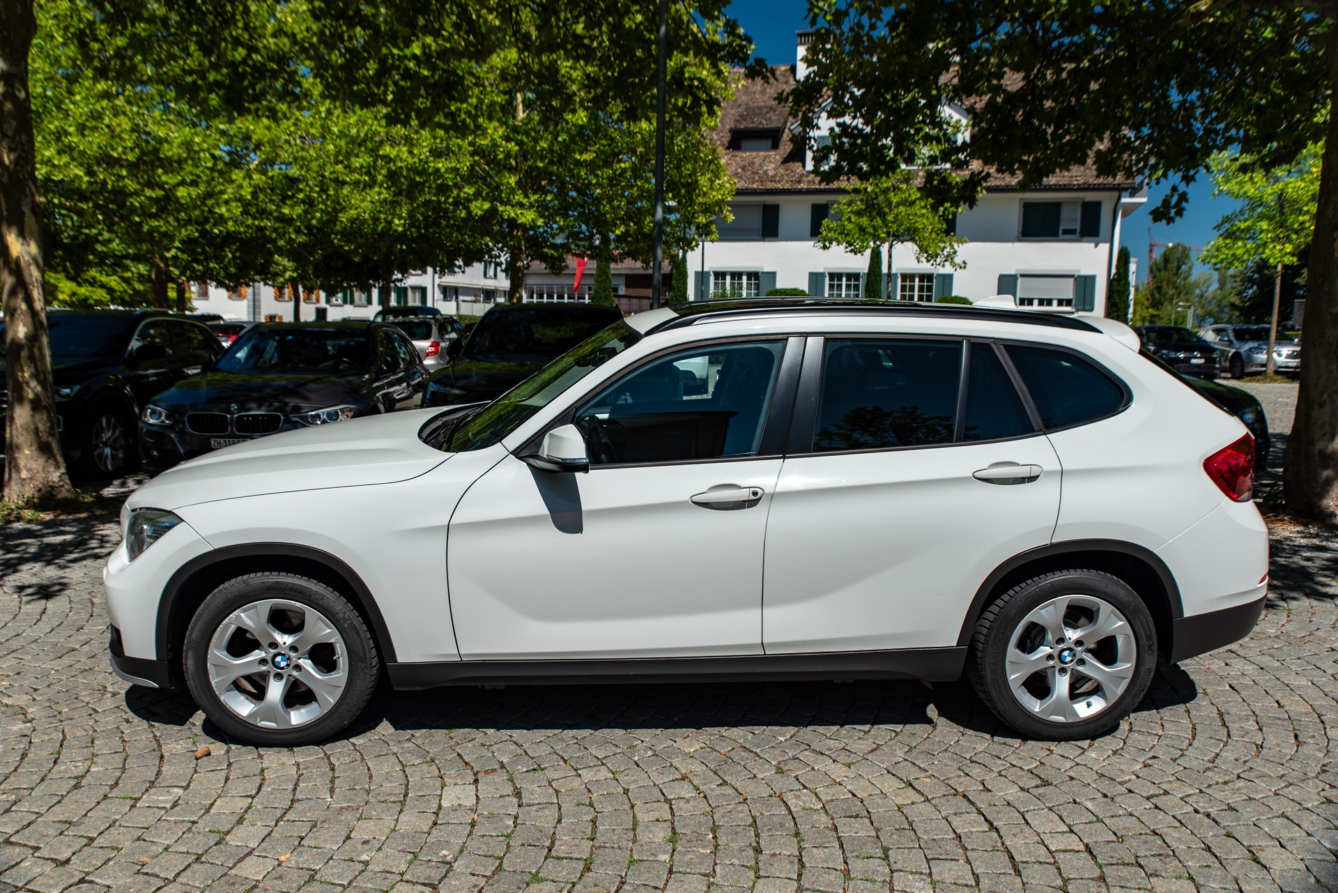 BMW 18d xDrive-image-1