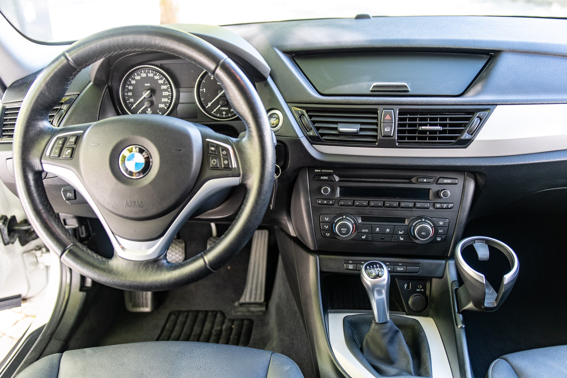 BMW 18d xDrive-image-6