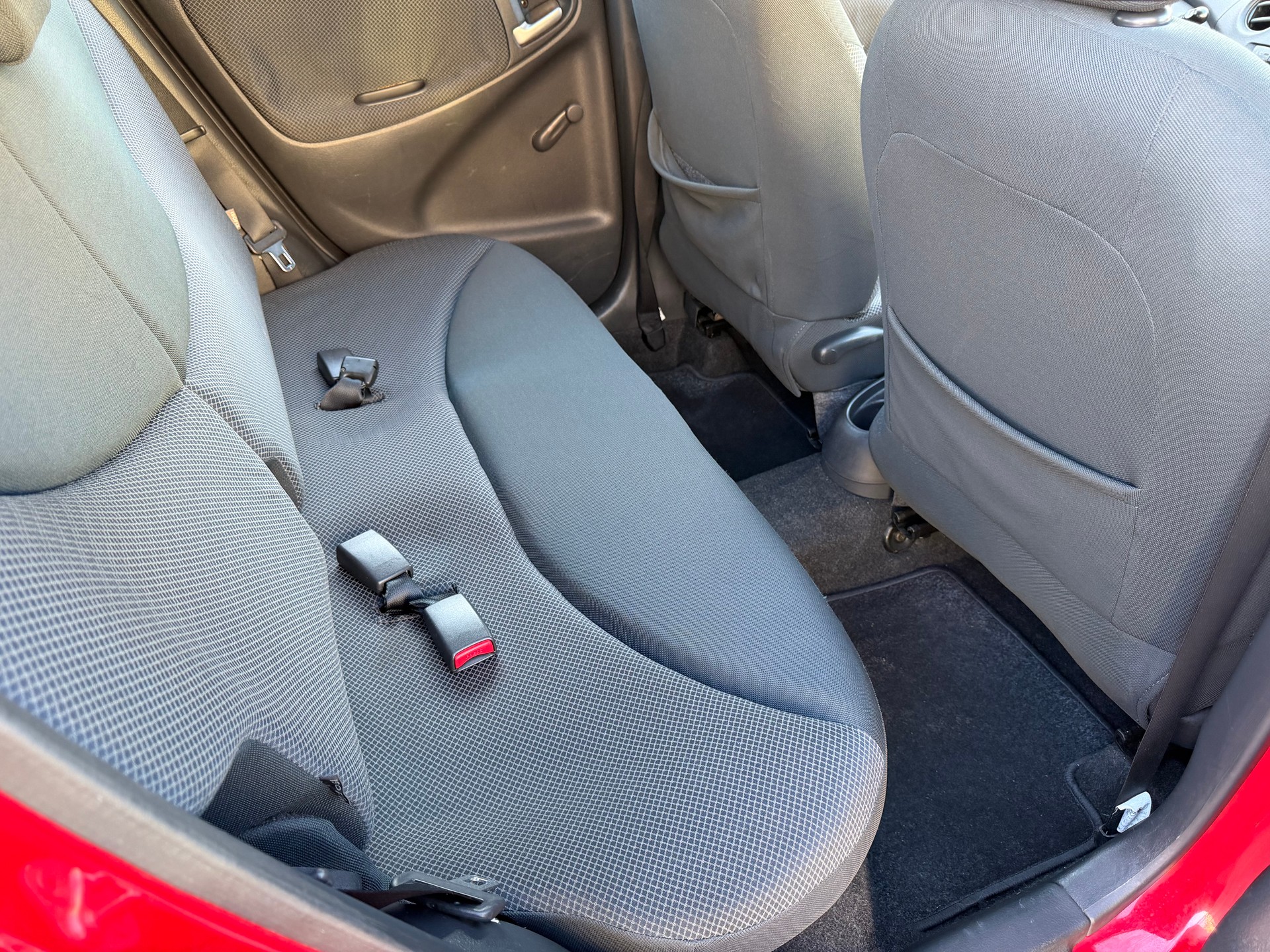 TOYOTA Yaris 1.3 Linea Sol-image-11