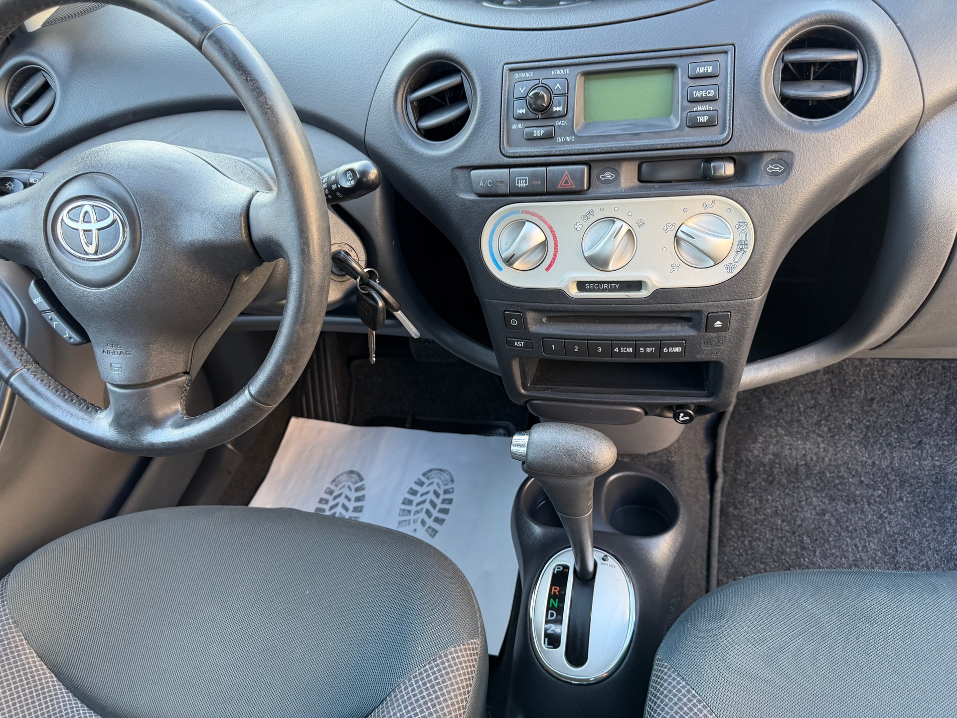 TOYOTA Yaris 1.3 Linea Sol-image-13