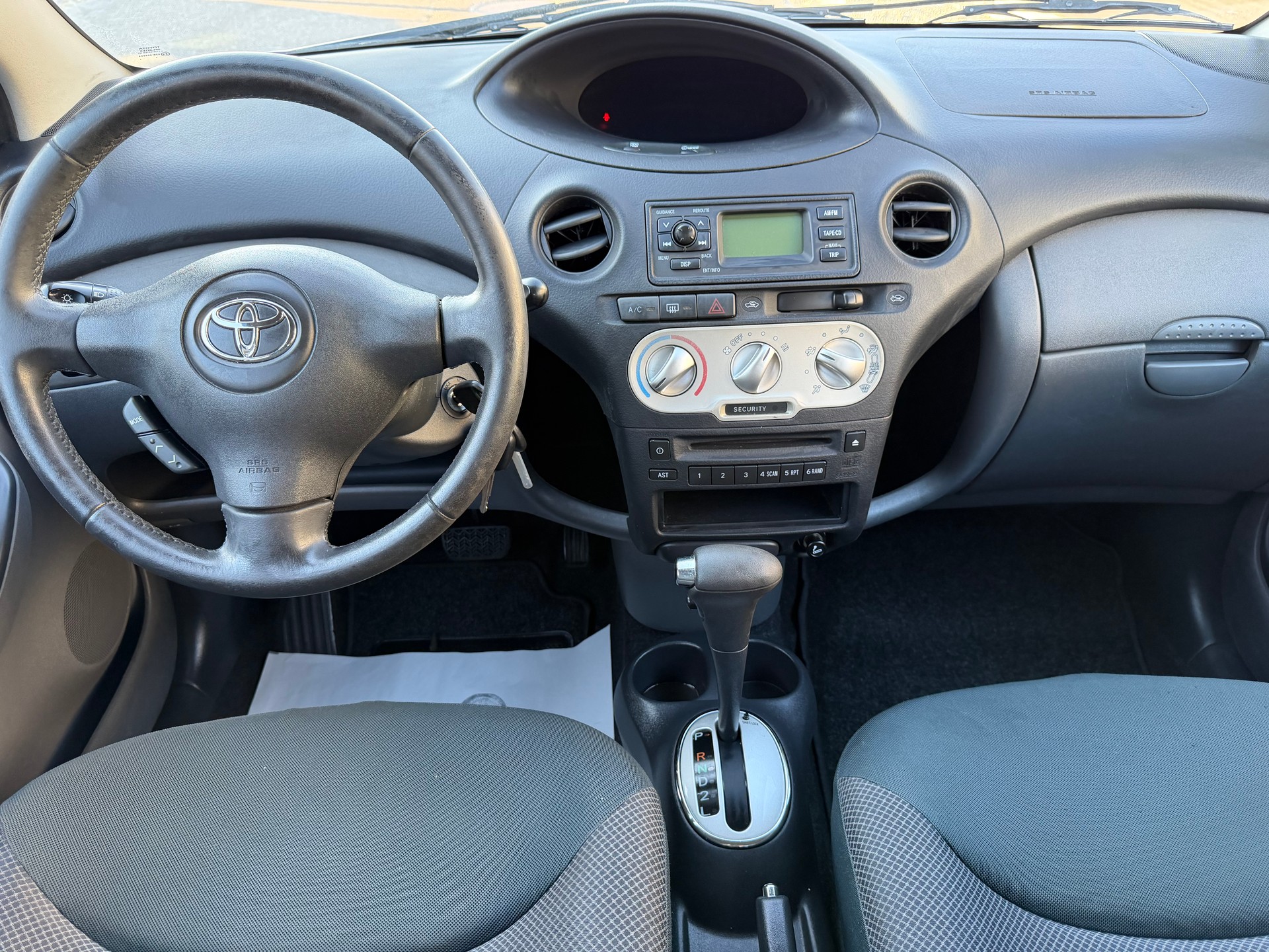 TOYOTA Yaris 1.3 Linea Sol-image-9