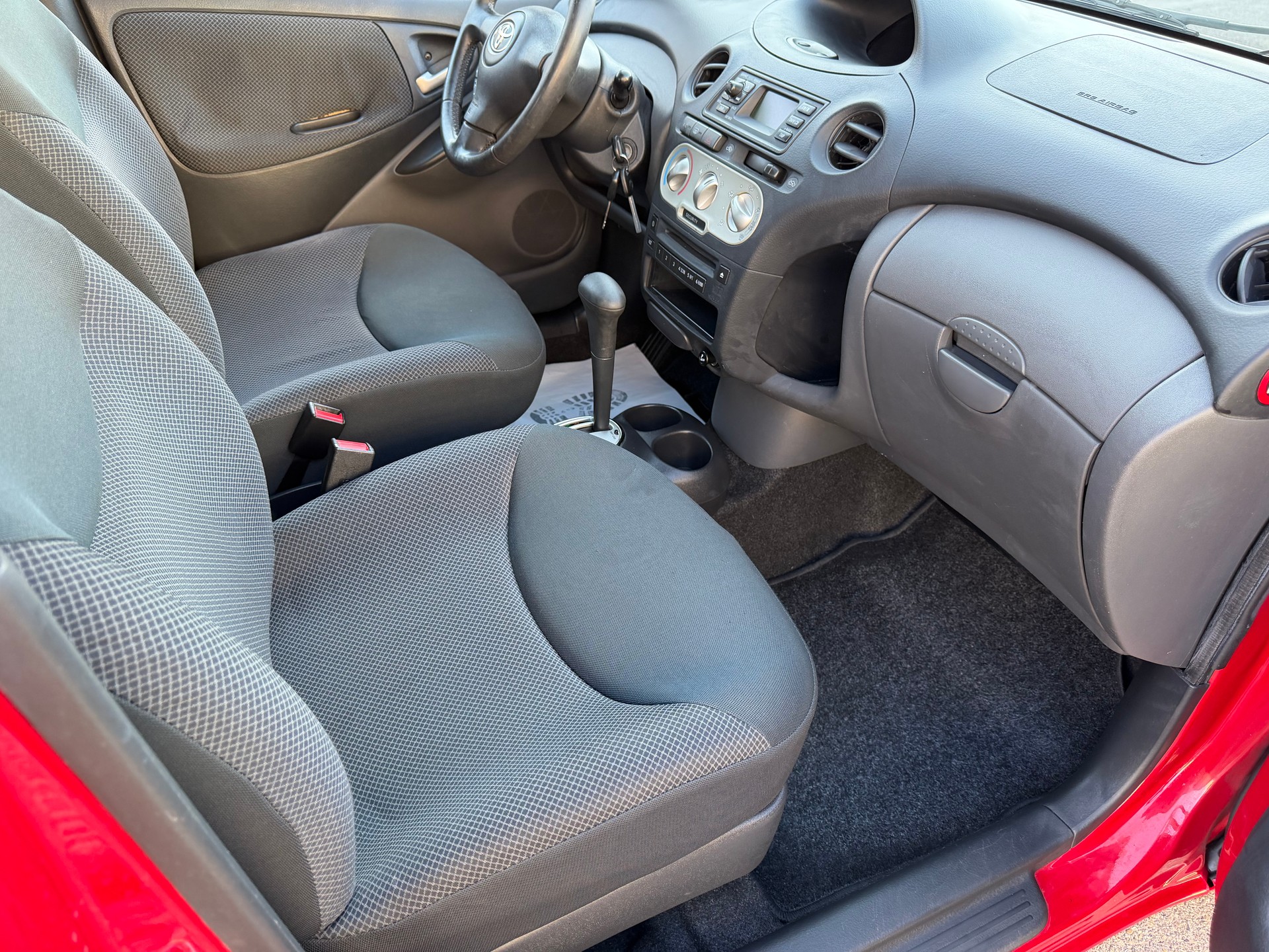TOYOTA Yaris 1.3 Linea Sol-image-12