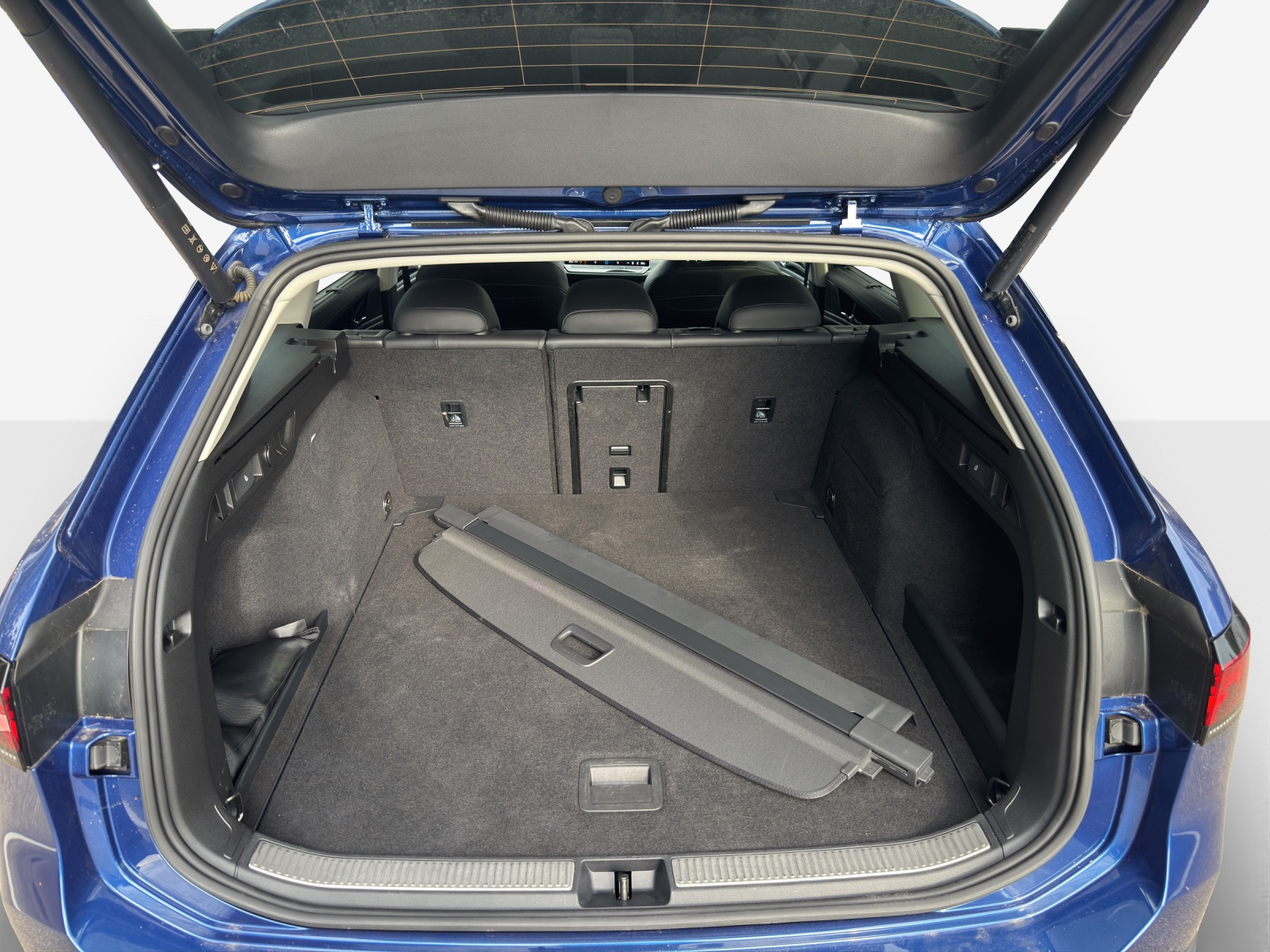 VW Passat Variant 2.0 TDI evo Business 4 Motion DSG-image-12