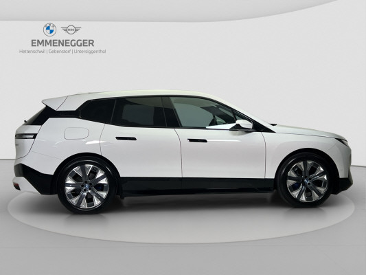 BMW iX xDrive40-image-5