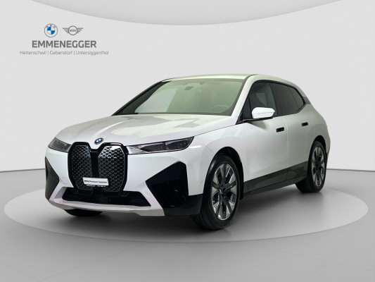 BMW iX xDrive40-image-0