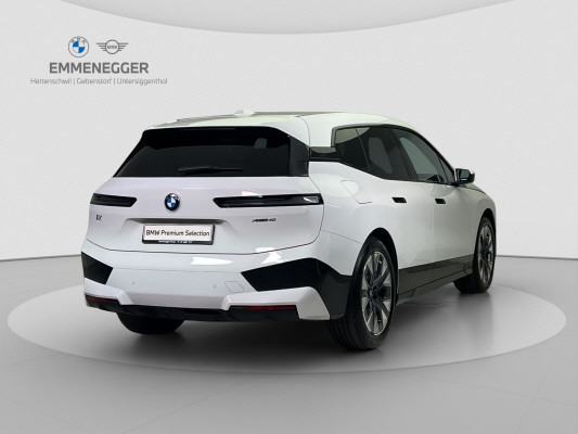 BMW iX xDrive40-image-4
