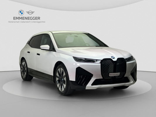 BMW iX xDrive40-image-6
