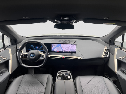 BMW iX xDrive40-image-10