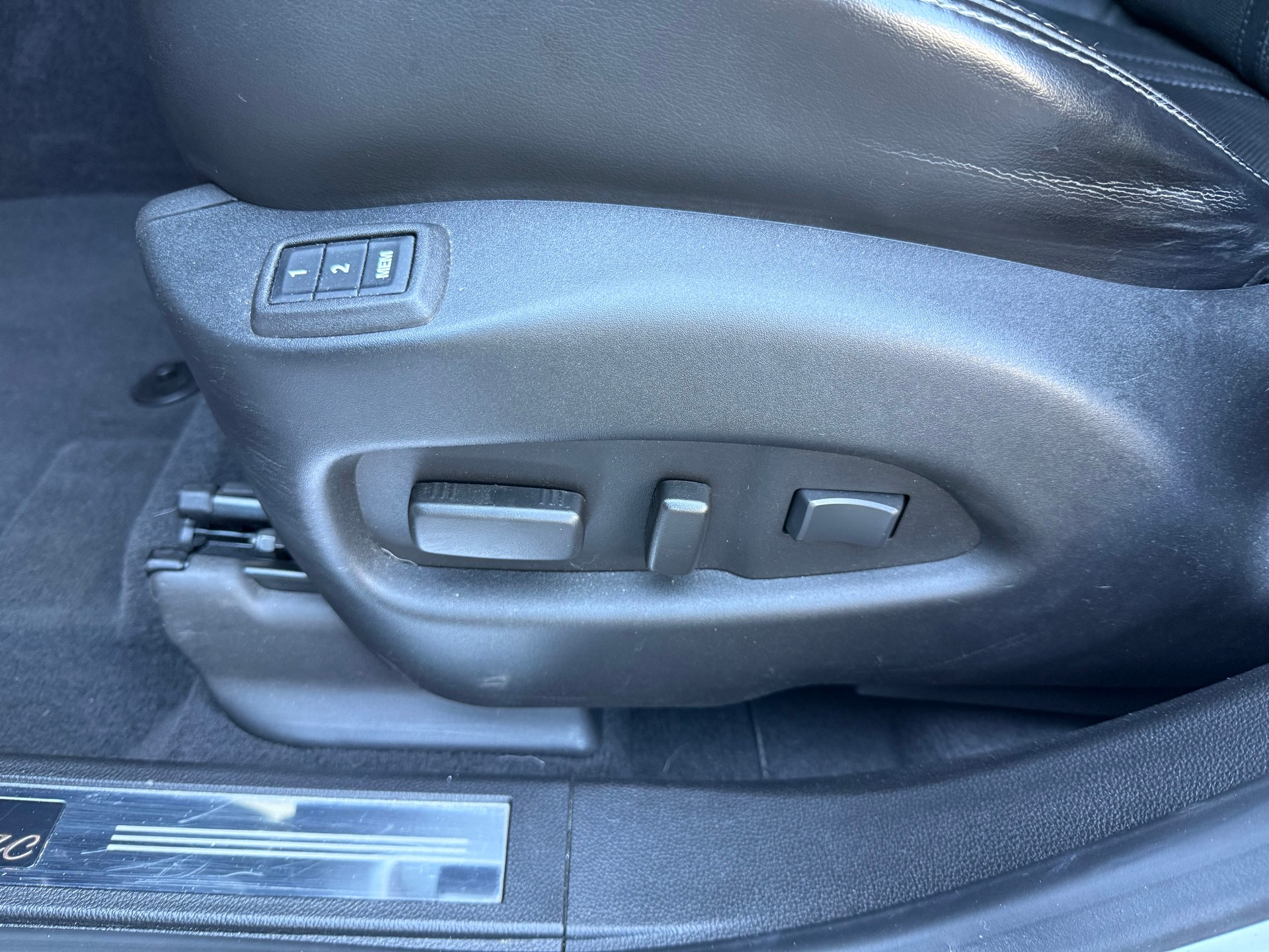 CADILLAC SRX 3.6 V6 Premium 4WD Automatic-image-19