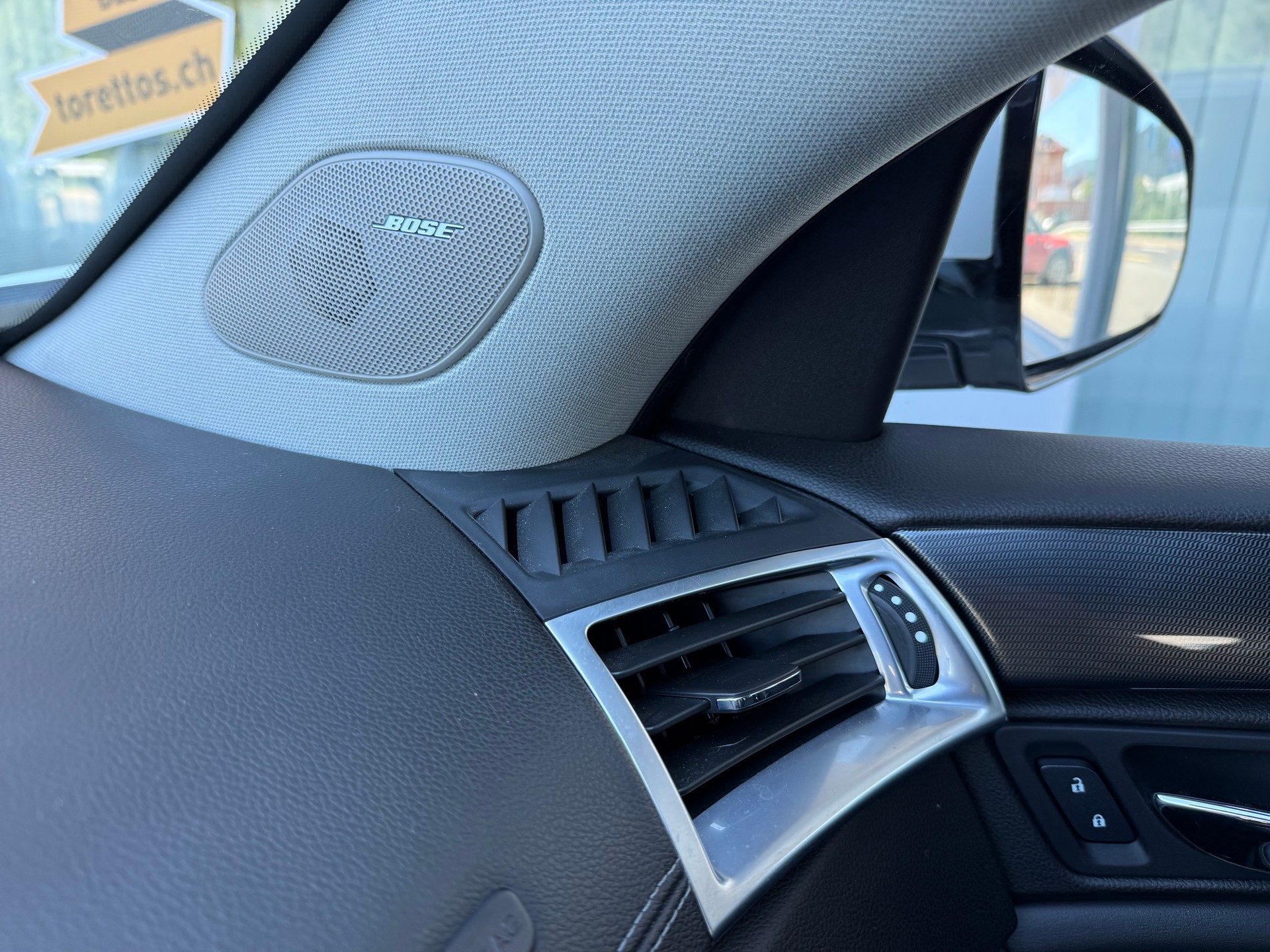 CADILLAC SRX 3.6 V6 Premium 4WD Automatic-image-16