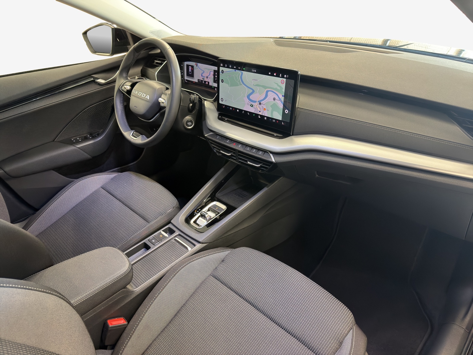 SKODA Octavia Combi 2.0 TDI DSG Selection-image-15
