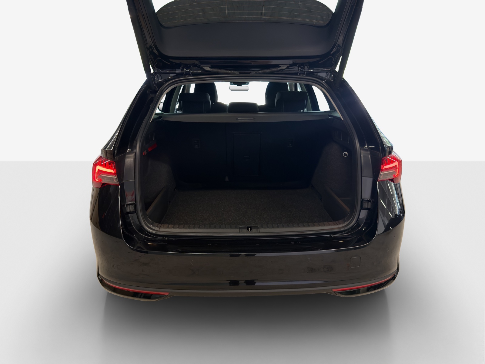 SKODA Octavia Combi 2.0 TDI DSG Selection-image-12