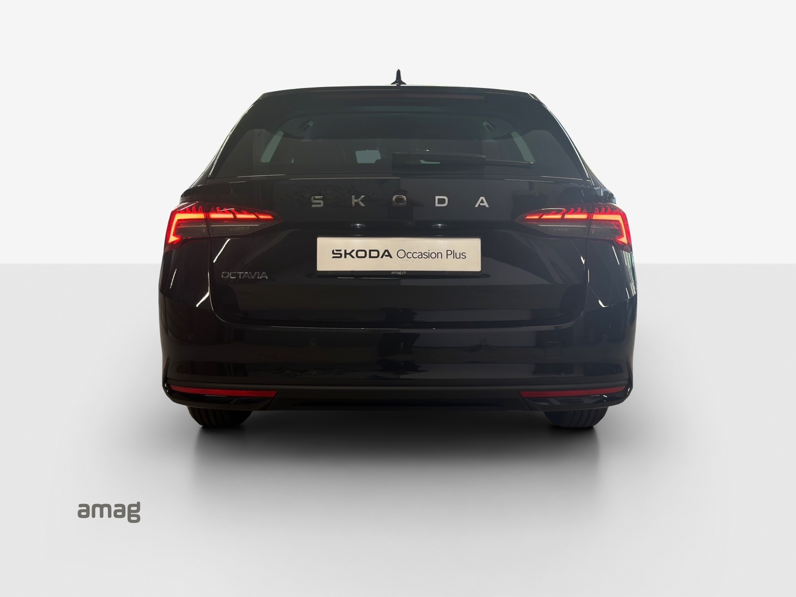 SKODA Octavia Combi 2.0 TDI DSG Selection-image-3