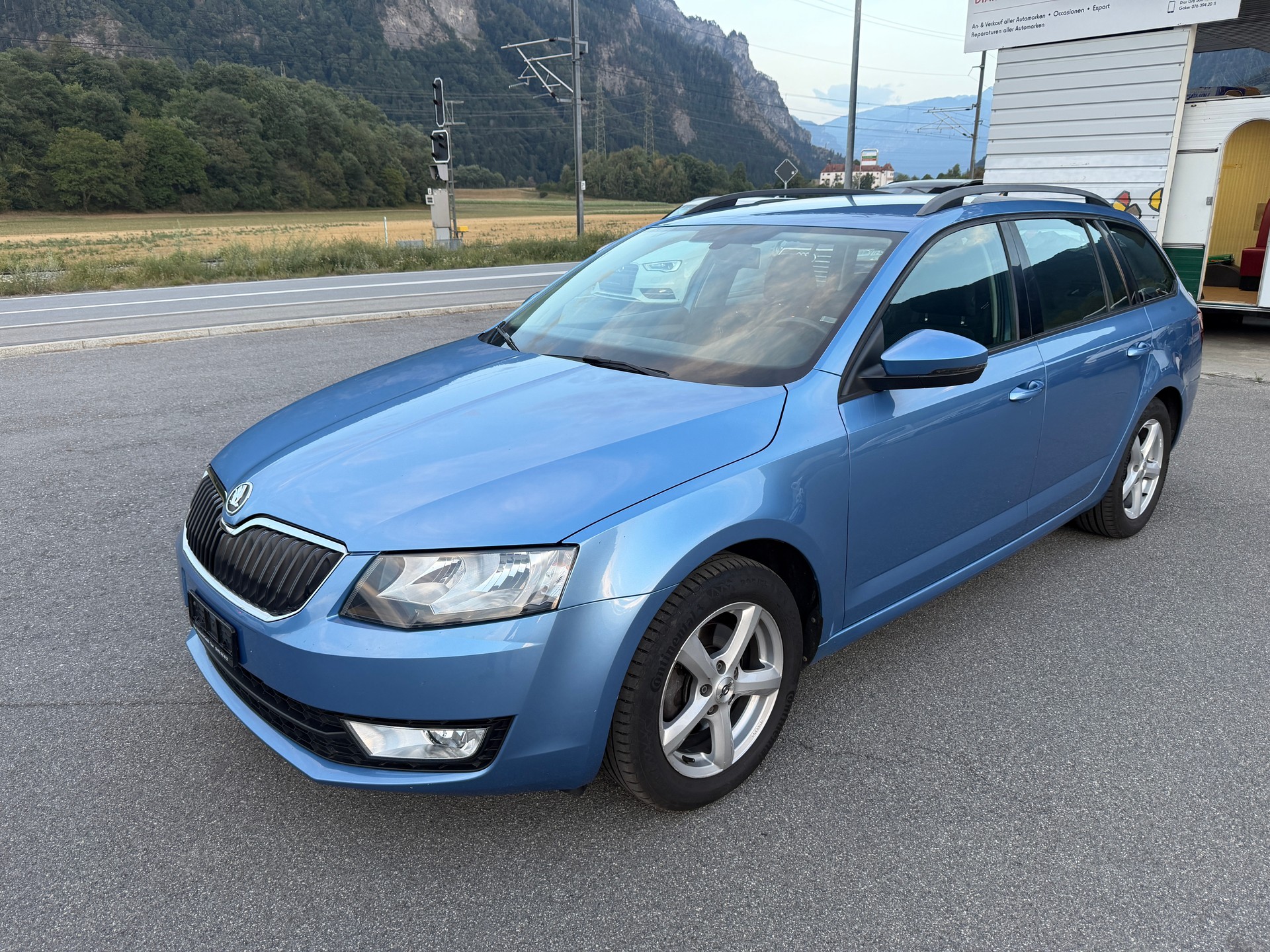 SKODA Octavia Combi 2.0 TDI L&K 4x4-image-2