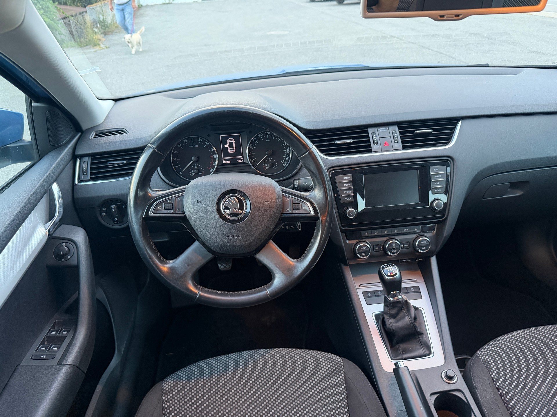 SKODA Octavia Combi 2.0 TDI L&K 4x4-image-9