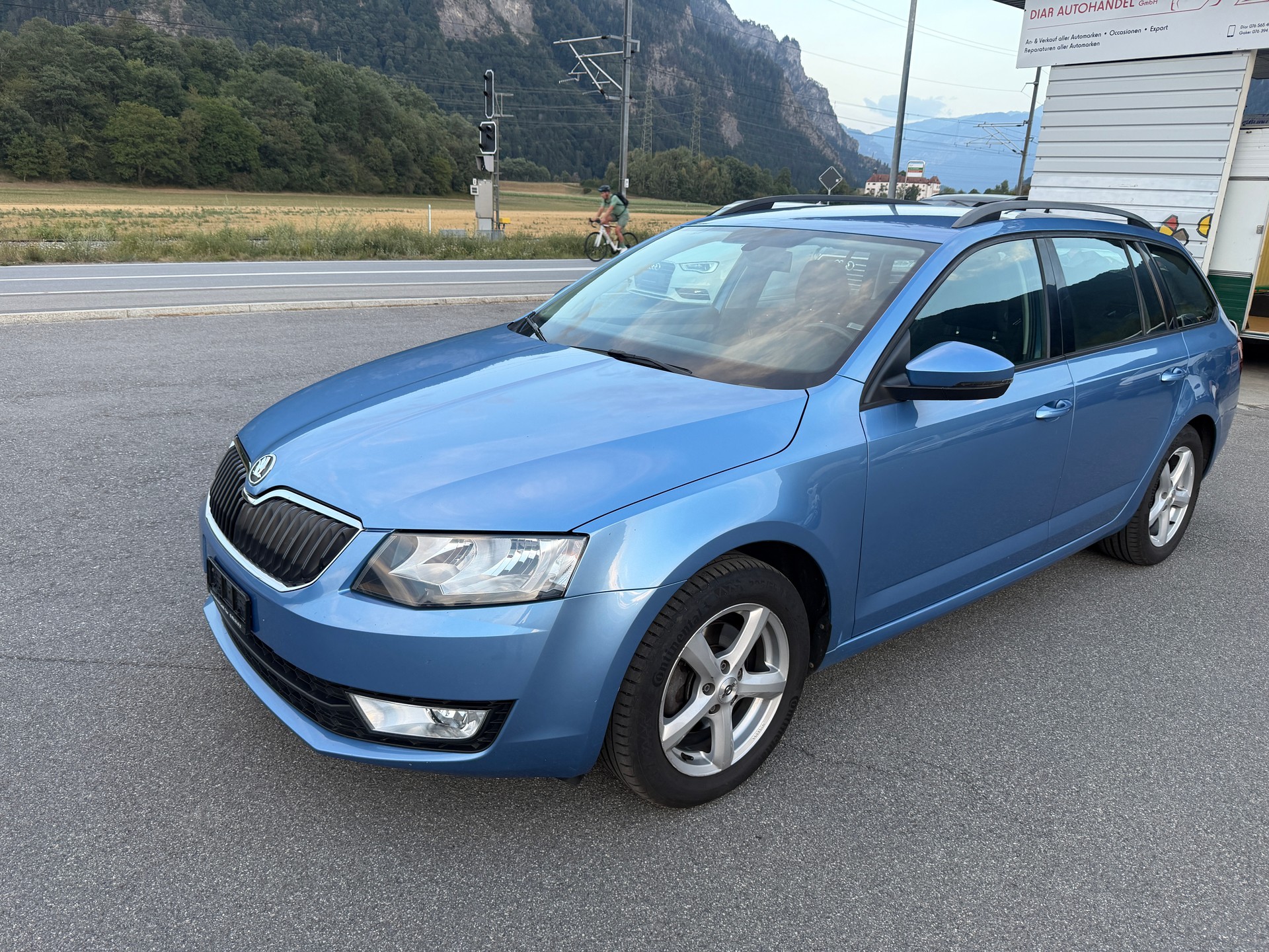 SKODA Octavia Combi 2.0 TDI L&K 4x4-image-1