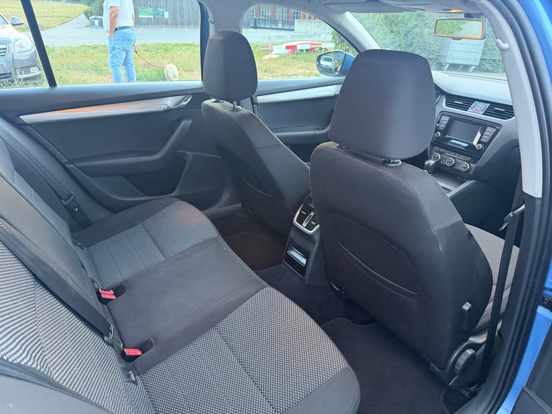 SKODA Octavia Combi 2.0 TDI L&K 4x4-image-11